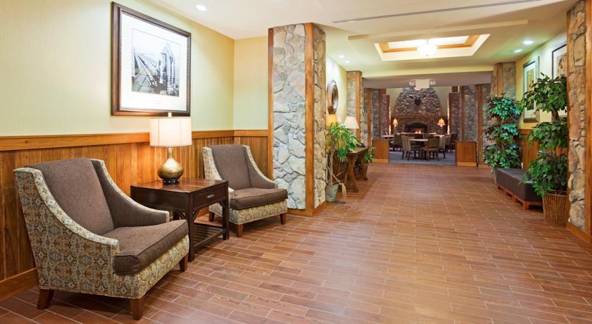 Отель Holiday Inn Express Mountain Iron-Virginia