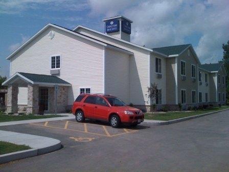 Отель Cobblestone Inn and Suites - Brillion