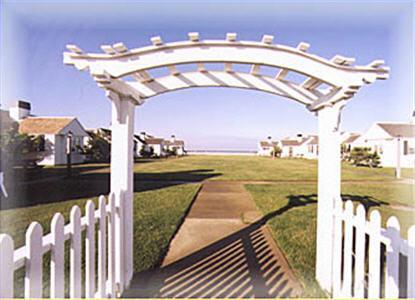 Отель Kalmar Village & Tradewinds