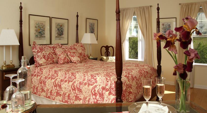 Отель Enchanted April Inn
