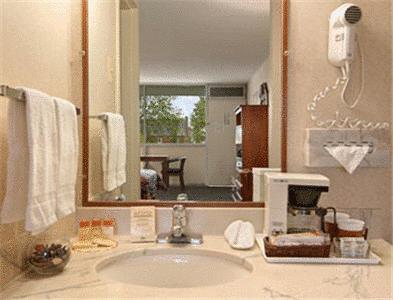 Отель Days Inn Arlington Pentagon