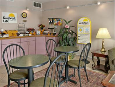 Отель Days Inn Winston-Salem North
