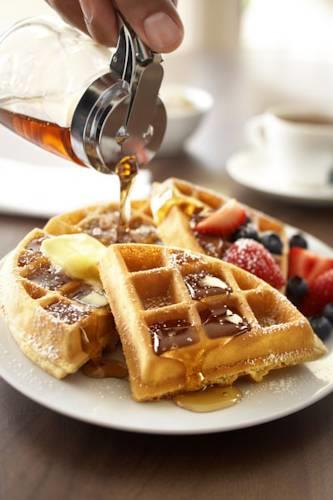 Отель Country Inn & Suites Manchester Airport
