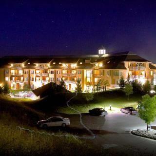 Отель Cedar River Village