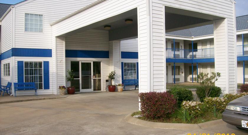 Отель American Inn and Suites White Hall