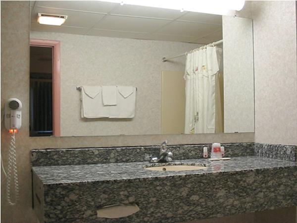 Отель Red Carpet Inn Williamstown