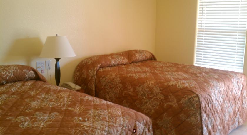 Отель Lost Pines RV Park