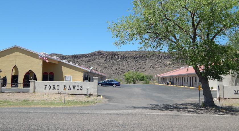 Отель Fort Davis Inn & RV Park