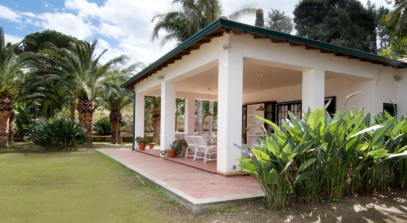 Апартаменты Holiday Home Vittoria Costasaracena Castelluccio