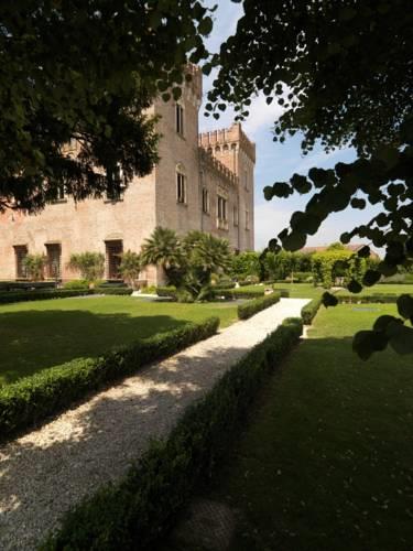Отель Relais Castello Bevilacqua