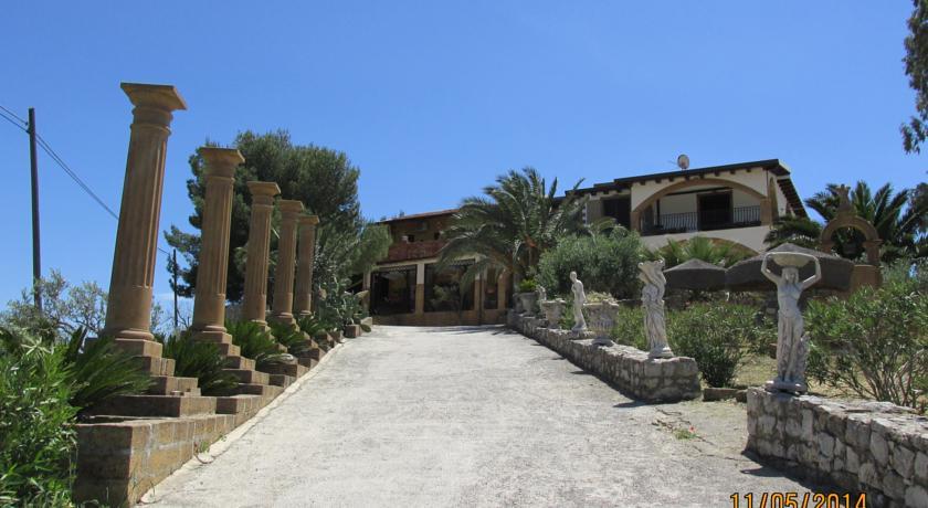 Отель Agriturismo Reggia Saracena