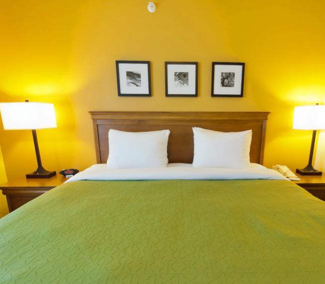 Отель Country Inn & Suites Salina