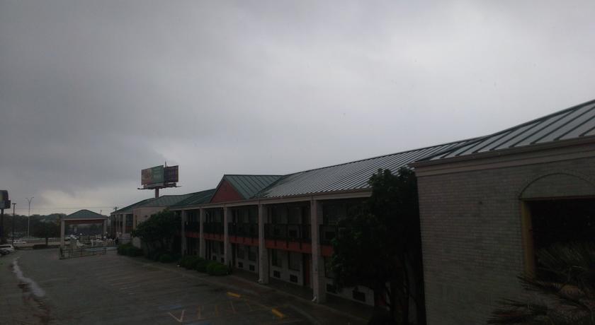 Days Inn I-10 West Fiesta Park/Medical Center