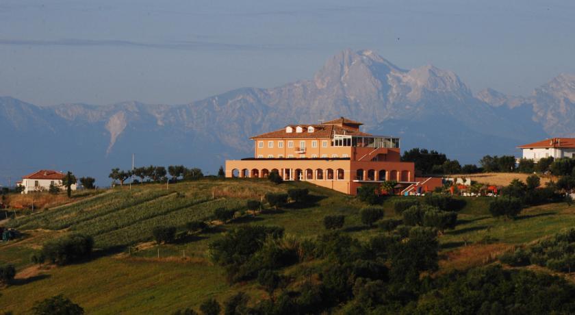 Отель Hotel Wellness Villa Susanna Degli Ulivi