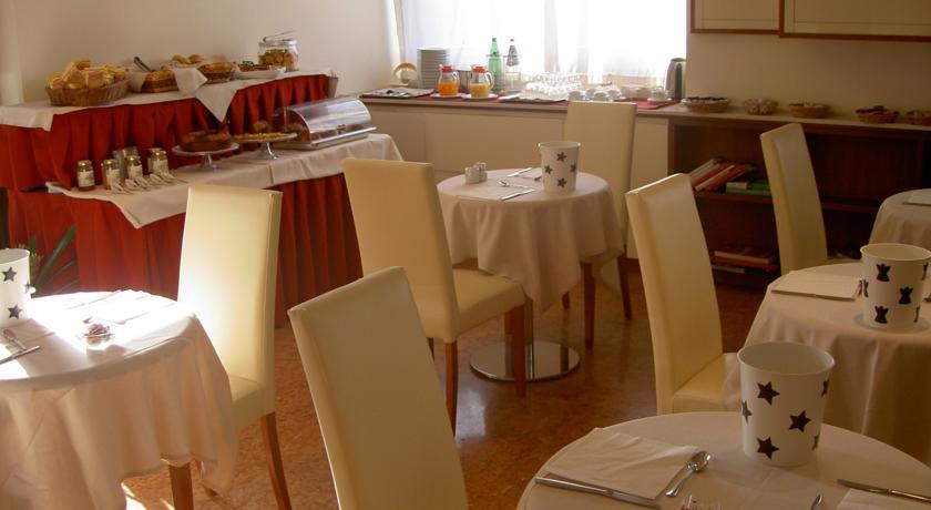 Отель Hotel Umbria