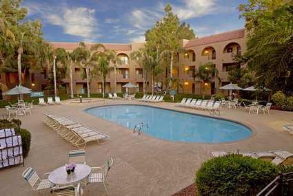 Отель Embassy Suites Phoenix - Tempe