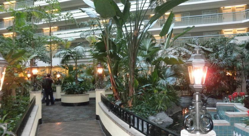 Отель Embassy Suites Walnut Creek
