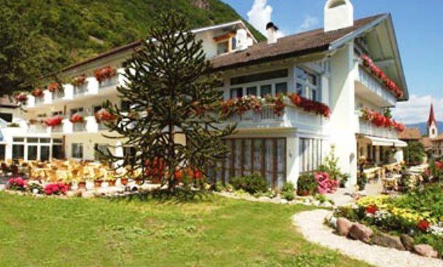 Отель Hotel Andergassen