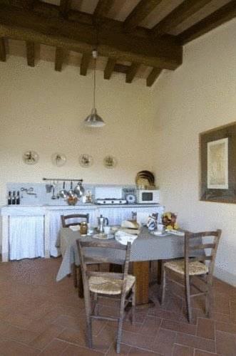 Отель Agriturismo Podere Conti