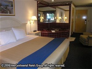Отель Holiday Inn Express Hotel & Suites CHICAGO-OSWEGO