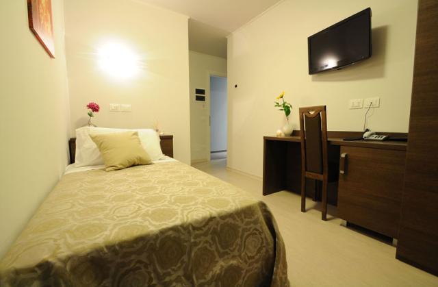 Отель Albergo Leon Bianco