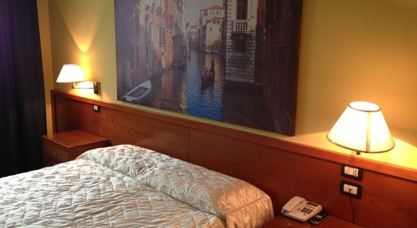 Отель Venice Hotel