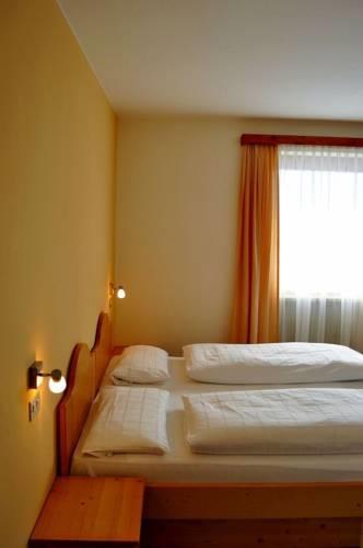 Отель Pension Haus Tirol