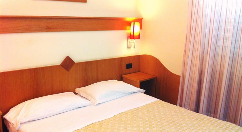 Отель Hotel Meranda