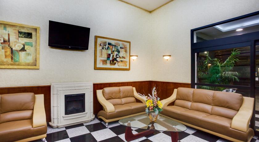 Отель La Quinta Inn Queens