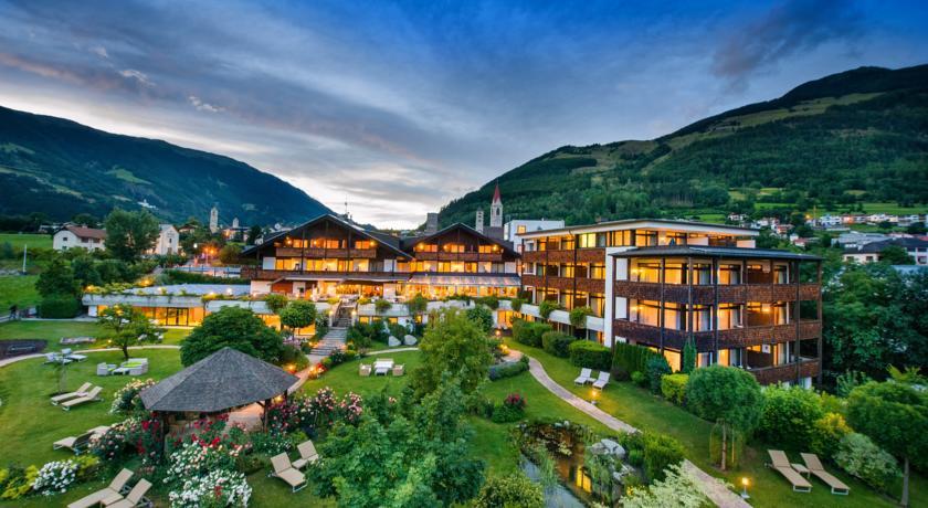 Отель Beauty & Wellness Resort Garberhof