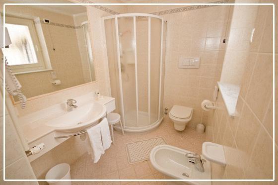 Отель Hotel Genziana