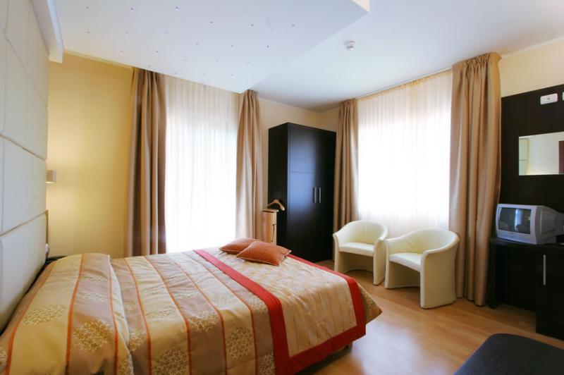 Отель Hotel Centro Benessere Gardel