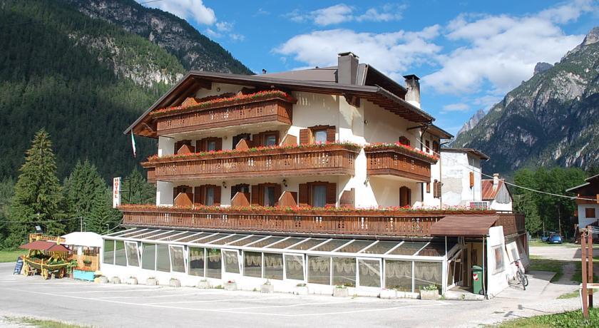 Отель Albergo Ristorante Cacciatori