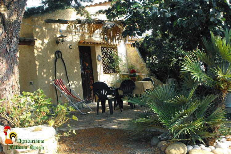 Отель Holiday Home Fattoria Buseto Palizzolo