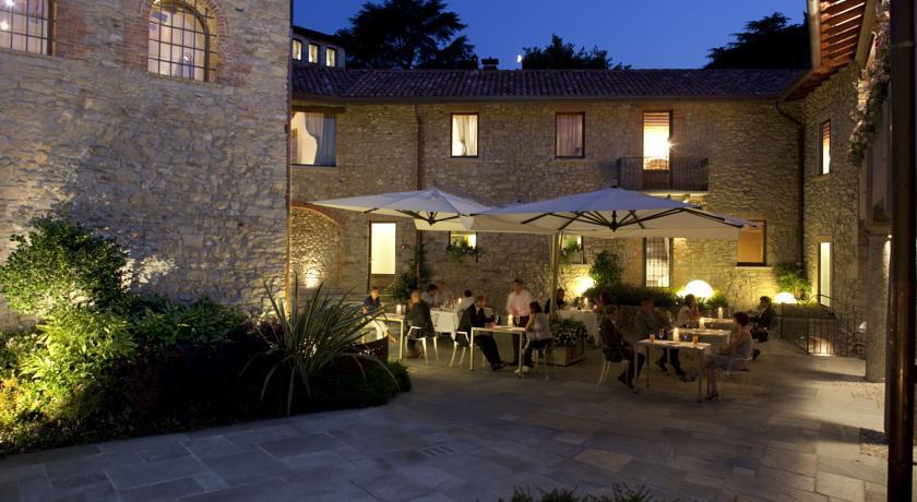 Отель 1711 Ti Sana Detox Retreat & SPA
