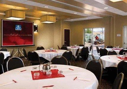 Отель Springhill Suites by Marriott Pueblo Downtown