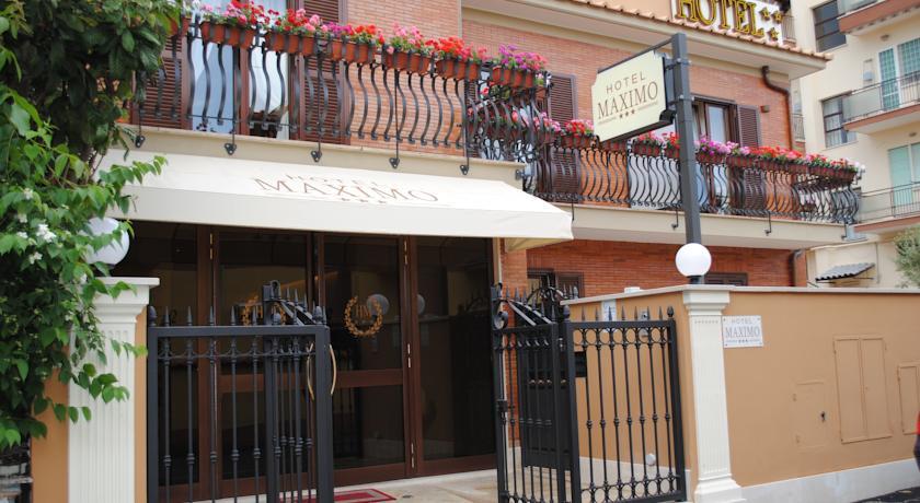 Отель Hotel Maximo