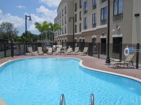 Отель Holiday Inn Express Hotel & Suites Tampa -USF-Busch Gardens