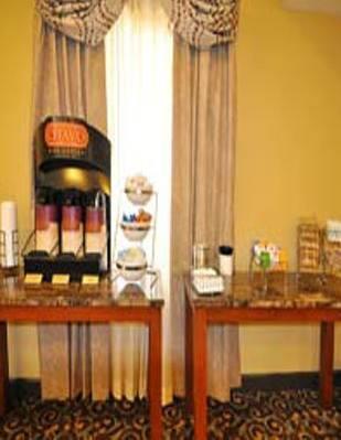 Отель La Quinta Inn and Suites Russellville