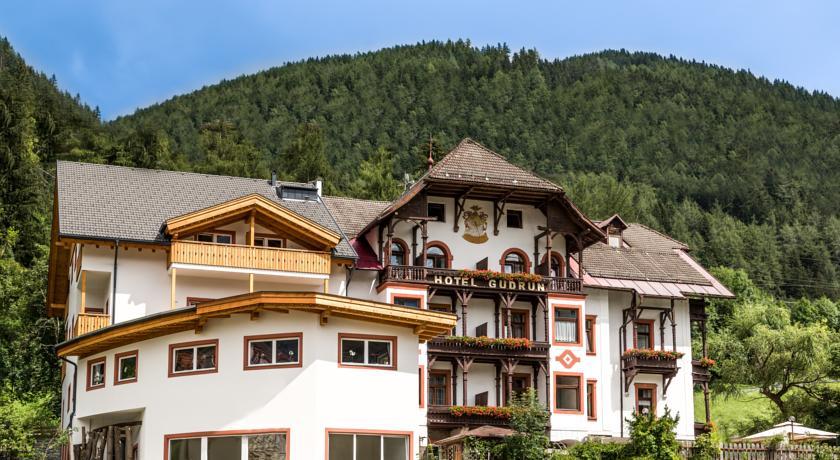 Отель Hotel Gudrun