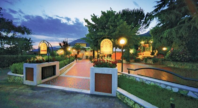 Отель Yellow Park Hotel