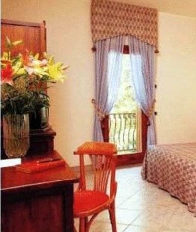 Отель Leo Hotel