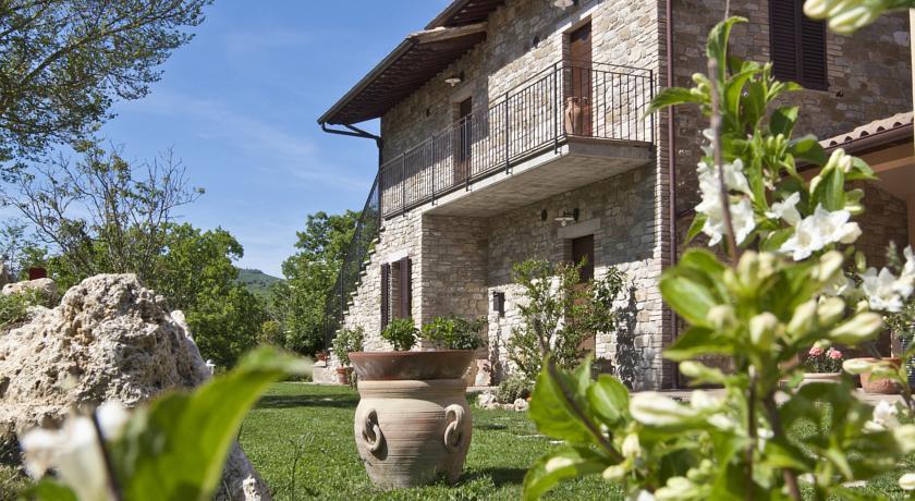 Отель Relais Parco Del Subasio