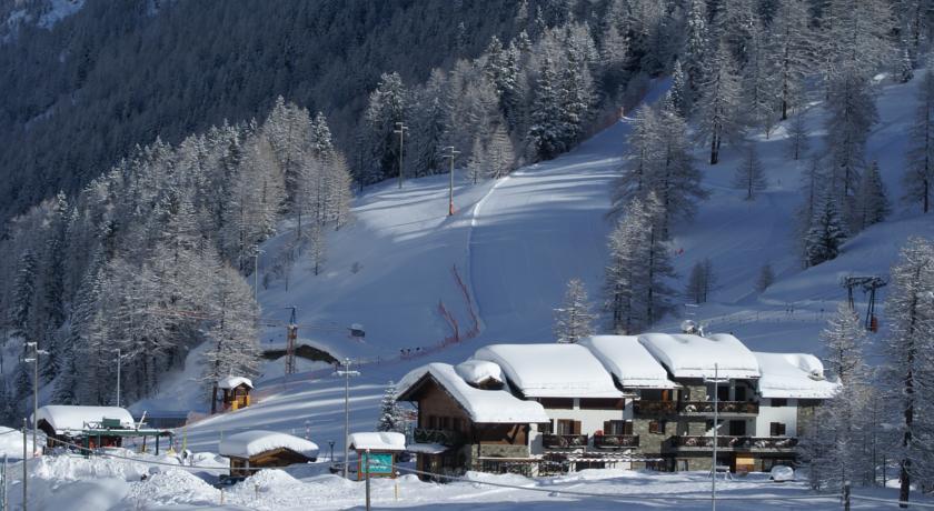 Отель Albergo Boule de Neige