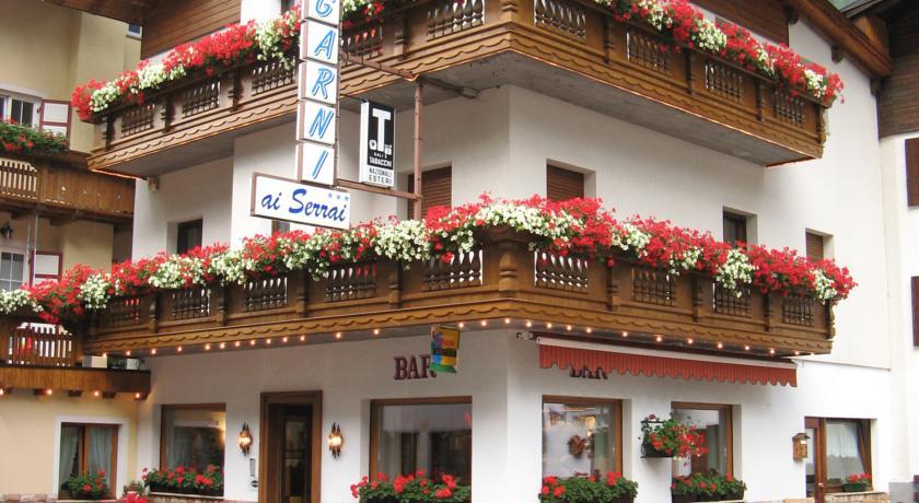 Отель Hotel Garnì Ai Serrai