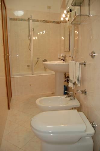 Отель Hotel Iris