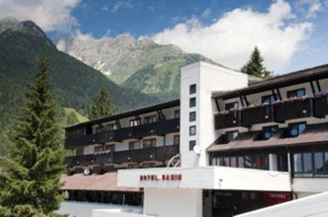 Отель Hotel Canin