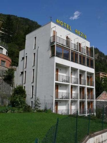 Отель Hotel Rezia