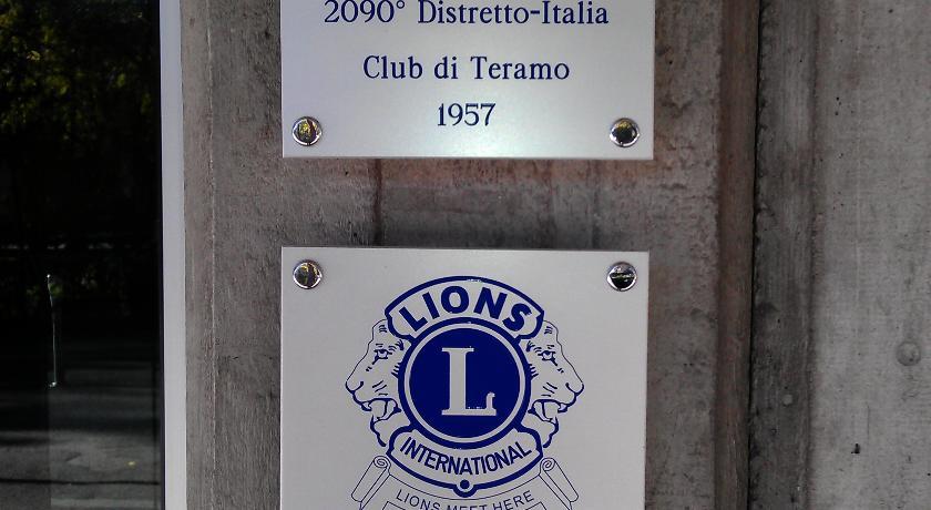 Отель Hotel Abruzzi