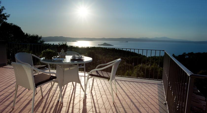 Отель Agriturismo Specchio Del Lago